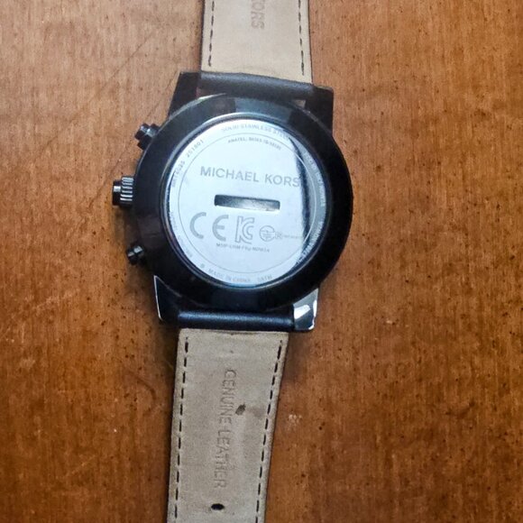 Michael KORS - Picture 2 of 2